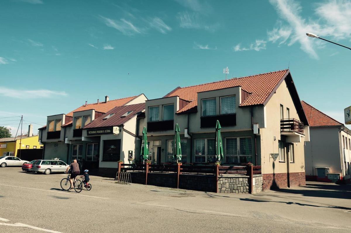Penzion A Restaurace U Jezirka Hrimezdice Eksteriør bilde